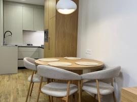 Видові апартаменти з видом на Дніпро та басейн, hotel in Cherkasy