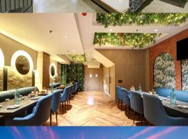 HOTEL UPTOWN - Luxury Restaurant & Rooftop Near Connaught Place