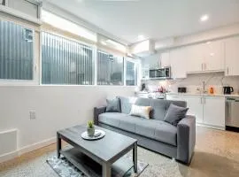 Modern 2 Bedroom Basement Suite Downtown Toronto near Wascana Ave