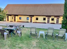 Hostelis Garden Inn pilsētā One&scaron;ti