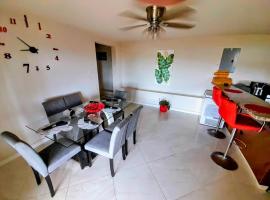 Island Glow Oceanview Home, ξενοδοχείο σε Saint James