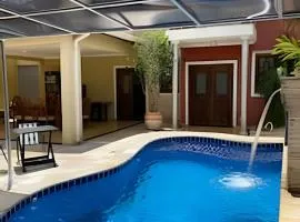 Casa com piscina no Botânico