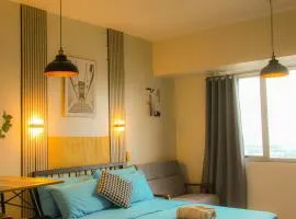 Casa - Central Charm Studio with Skyline Views Near Ayala Mall