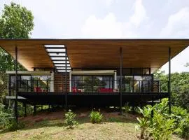 Sinfonía Tropical, ocean view, 5 minutes driving to Playa Linda, 15 to Dominical, wifi Starlink