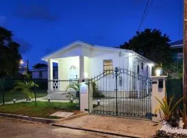 CoralStone Escape near beach and airport with private garden