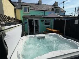Gwens House - Holiday Cottage With Hot Tub
