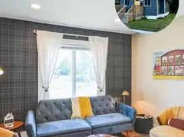 Walk to Notre Dame Game Room Enclosed Porch