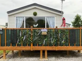 Andreas Riverside Retreat at 7 Lakes Country Park