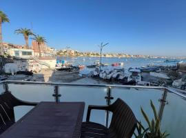 Appartement charmant avec vue sur la sur mer, hotel pro pobyt s domácími mazlíčky v destinaci Bordj el Bahri