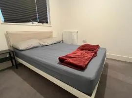 Next to Southall Station - Brand new Apartment Room