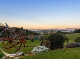 Spectacular Tasman Views