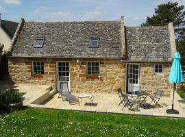 Port-Blanc Beach Cottage in Plougasnou, hotel in Plougasnou