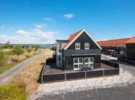 7 person home in Juelsminde