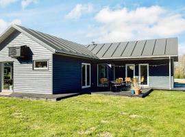 10 person holiday home in Glesborg-By Traum, Hotel in Glesborg