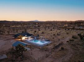Starlight Mesa - Pool, Spa, 5 Acres, 5 Bedrooms, Sleeps 15, hotel v destinaci Yucca Valley