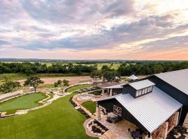 Resort at Fredericksburg Unit 16, ξενοδοχείο σε Rocky Hill