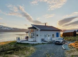 Seaside Cabin Near Beach, hotel di Hansnes