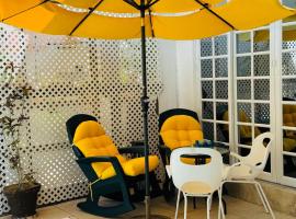 The PoolSide Pad- 5 mins from Airport & Beaches, strandhotell i Bon Accord