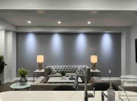 Elegant Oakville Town Residece