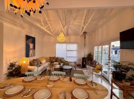Beach House by Beach Collection Winelands, Hotel in Strand