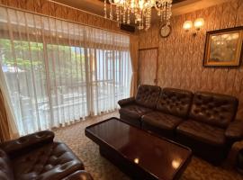 一棟貸し民宿Honjo no Ie، فندق مع موقف سيارات في Yurihonjo