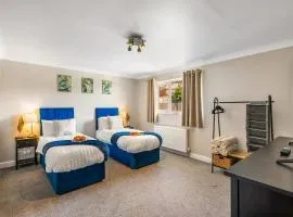 Large House New Haven - East Sussex - Sleeps 10 People - Contractors - Families - Discounts for Long Term Bookings!