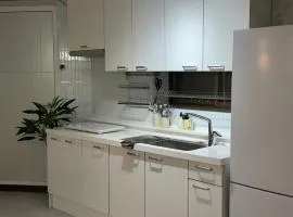 Seodamjae - Cozy 2 Bedroom Seodaemun Station Sleeps 6