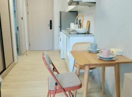 Chiang Mai the one C6 Vacation Apartment Super Value with swimming pool landscape Cooking Allowed