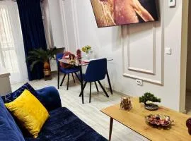 Deluxe Azure Apartment near Palas Mall