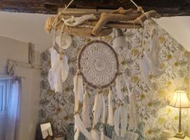 charming rustic stable conversion、Fontaine-lʼEtalonのホテル