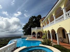 El Castillo Tropical, hotel v destinaci Cabrera