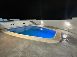 Bonito Chalet en Benidorm, negocios, estudios, salud, hotel in Benidorm