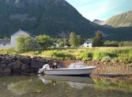 Fishermens House, 3 bedrooms apartment near the sea Medby Senja