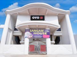 Hotel White House, hotel em Prayagraj