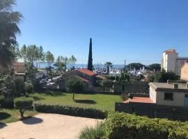 charmant studio Mezzanine vue mer,près du port
