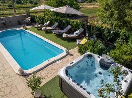 Villa Ivona with swimming pool and jacuzzi, hotel di Ošlje