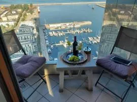 PANORAMIC PENTHOUSE - Sea & City Views -28th Floor