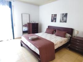 8Beds Vila-seca, hotel i Vila-seca