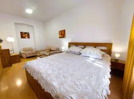 Spacious 2-Bedroom Apartment in City Center 80 m