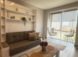 studio apt 5 min by walk to metrobus