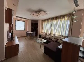 Cozy 1-Bedroom Apartment Near Old Town - Purple5