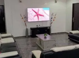 Stunning spacious 4 bed house with swimming pool