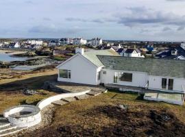AEL-Y-BRYN-5 BED- DRAMATIC SEA VIEWS - Sleeps 12、トレアルジルのホテル