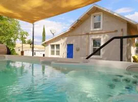 Cozy Zion farmhouse, cool or hot swim spa, fireplace & firepit