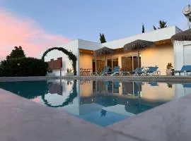 APARTAMENTOS LA MAR SALÁ piscina compartida