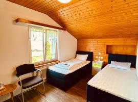 Dreibettzimmer mit eigenem Bad und Seeblick、ハイデンのゲストハウス