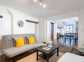 Amplia Casa en el Corazón del Centro | 4hab + Est
