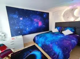 Space House & Surprise - Disneyland & Paris