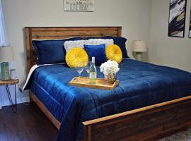 Lg Deck-BBQ Grill - King Suite - Near RAFB, hotel em Bonaire