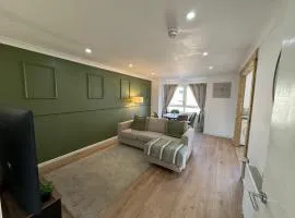 Luxurious 2 bedroom, 8 mins from city centre